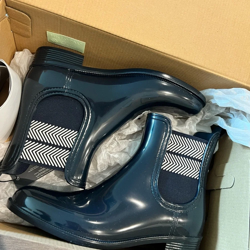 NWT Tommy Hilfiger Navy Blue Chelsea Rain Boots with Chevron Detail